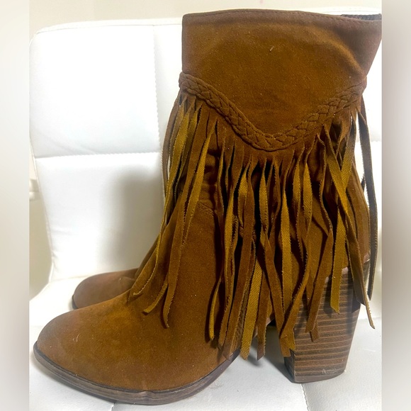 Breckelle Pointy Toe Lace Up Heeled Ankle Boots